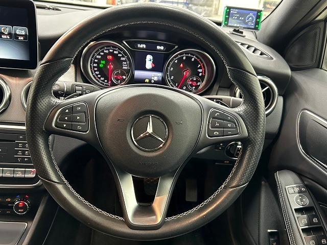 ＧＬＡクラス ＧＬＡ　２２０　４ＭＡＴＩＣ　ナビＴＶ　バックカメラ　レーダークルコン　ＬＥＤライト　ＢＳＭ　クリアランスソナー　黒革シート　シートヒーター　ドライブレコーダー　純正アルミ　パドルシフト　アイドリングストップ　スマートキー（70枚目）