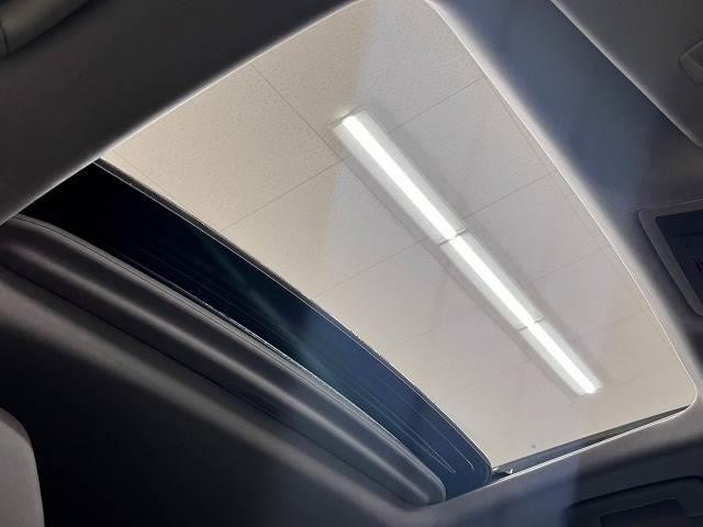 ＲＸ ＲＸ２００ｔ　バージョンＬ　サンルーフ／モデリスタ／全周囲カメラ／電動リアゲート／３眼ＬＥＤライト／シートヒーター＆ベンチレーション／ＡＣ１００Ｖ／レーダークルーズ／ブラインドスポット／ＥＴＣ／フルセグＴＶ／後席シートヒーター（5枚目）
