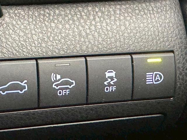 カムリ Ｇレザーパッケージ　ＴＲＤアルミ／モデリスタエアロ／黒革シート／フルセグＴＶ／シートヒーター／レーダークルーズ／ブラインドスポット／クリアランスソナー／ヘッドアップディスプレイ／ブレーキホールド／ＬＥＤライト／プッシュス（42枚目）