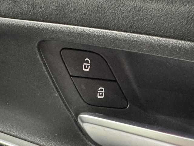 GLB GLB200d 4マチック AMGライン ワンオーナー/レーダークルーズ/ブライドスポット/フルセグTV/ETC/ドライブレコーダー/全周囲モニター/電動リアゲート/パドルシフト/ハーフレザー/シートヒーター/シートメモリ(43枚目)