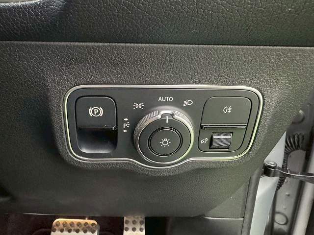 GLB GLB200d 4マチック AMGライン サンルーフ/レザーエクスクルーシブ/全集モニター/電動リアゲート/パドルシフト/パワーシート/シートメモリー/シートヒーター/クリアランスソナー/ブラインドスポットモニター/ヘッドアップディスプレイ(43枚目)