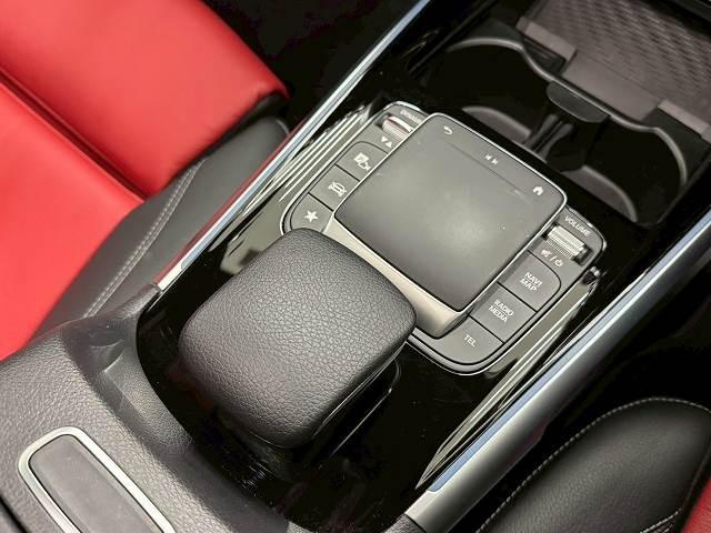 GLB GLB200d 4マチック AMGライン サンルーフ/レザーエクスクルーシブ/全集モニター/電動リアゲート/パドルシフト/パワーシート/シートメモリー/シートヒーター/クリアランスソナー/ブラインドスポットモニター/ヘッドアップディスプレイ(50枚目)