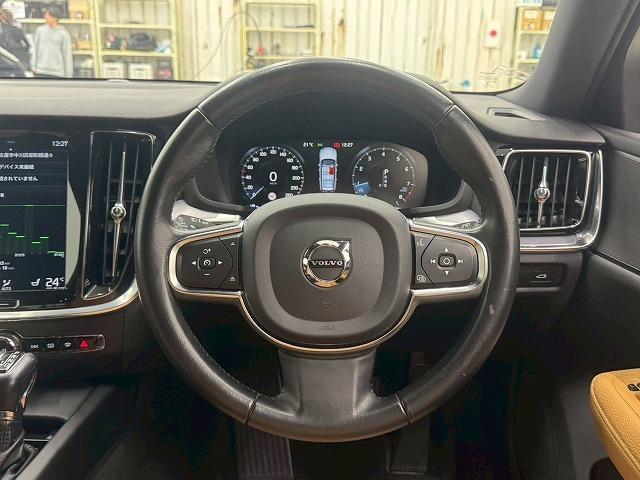 V60 T5 モメンタム 全周囲モニター/ブラインドスポット/茶革/シートヒーター/電動リアゲード/パワーシート/レーンアシスト/パークアクスト/クリアランスソナー/オートエアコン/Bluetooth(73枚目)