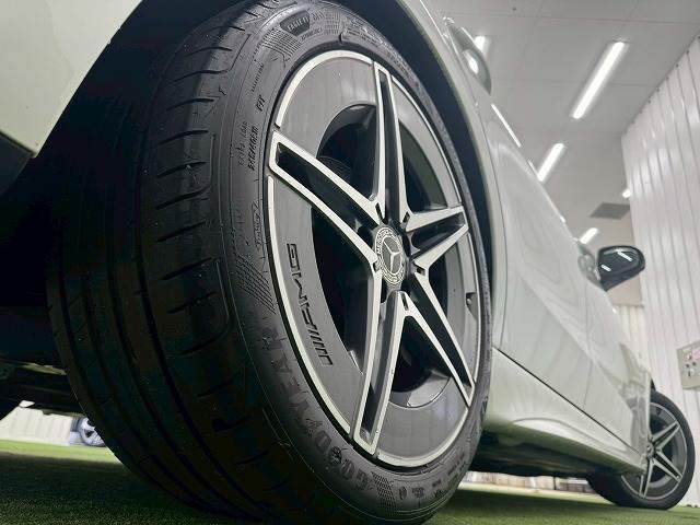 Cクラスステーションワゴン C220d ステーションワゴン アバンギャルド サンルーフ/ブラックレザーシート/ヘッドアップディスプレイ/ブラインドスポット/全周囲カメラ/ETC/フルセグTV/シートヒーター/レーダークルーズ/電動リアゲート/パドルシフト/クリアランスソナー/(19枚目)