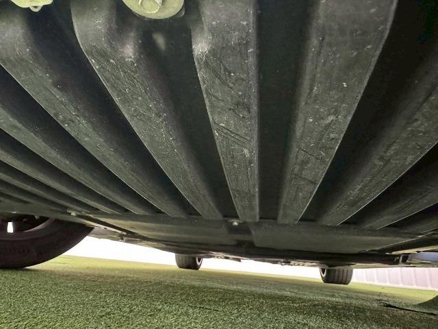 Cクラスステーションワゴン C220d ステーションワゴン アバンギャルド サンルーフ/ブラックレザーシート/ヘッドアップディスプレイ/ブラインドスポット/全周囲カメラ/ETC/フルセグTV/シートヒーター/レーダークルーズ/電動リアゲート/パドルシフト/クリアランスソナー/(25枚目)