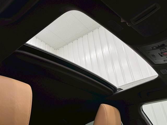 ES ES300h バージョンL ワンオーナー/茶革/サンルーフ/デジタルインナーミラーワイヤレス充電/全周囲カメラ/3眼LEDライト/シートヒーター&ベンチレーション/電動リアゲート/AC100V/ステアリングヒーター/BSM(5枚目)