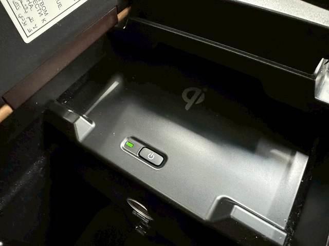 ES ES300h バージョンL ワンオーナー/茶革/サンルーフ/デジタルインナーミラーワイヤレス充電/全周囲カメラ/3眼LEDライト/シートヒーター&ベンチレーション/電動リアゲート/AC100V/ステアリングヒーター/BSM(7枚目)
