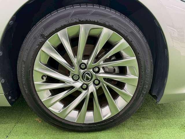 ES ES300h バージョンL ワンオーナー/茶革/サンルーフ/デジタルインナーミラーワイヤレス充電/全周囲カメラ/3眼LEDライト/シートヒーター&ベンチレーション/電動リアゲート/AC100V/ステアリングヒーター/BSM(21枚目)