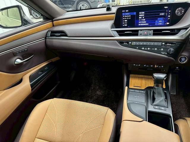 ES ES300h バージョンL ワンオーナー/茶革/サンルーフ/デジタルインナーミラーワイヤレス充電/全周囲カメラ/3眼LEDライト/シートヒーター&ベンチレーション/電動リアゲート/AC100V/ステアリングヒーター/BSM(43枚目)