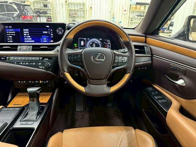 ES ES300h バージョンL ワンオーナー/茶革/サンルーフ/デジタルインナーミラーワイヤレス充電/全周囲カメラ/3眼LEDライト/シートヒーター&ベンチレーション/電動リアゲート/AC100V/ステアリングヒーター/BSM(45枚目)