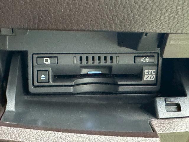 ES ES300h バージョンL ワンオーナー/茶革/サンルーフ/デジタルインナーミラーワイヤレス充電/全周囲カメラ/3眼LEDライト/シートヒーター&ベンチレーション/電動リアゲート/AC100V/ステアリングヒーター/BSM(57枚目)