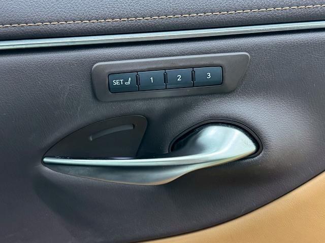 ES ES300h バージョンL ワンオーナー/茶革/サンルーフ/デジタルインナーミラーワイヤレス充電/全周囲カメラ/3眼LEDライト/シートヒーター&ベンチレーション/電動リアゲート/AC100V/ステアリングヒーター/BSM(58枚目)