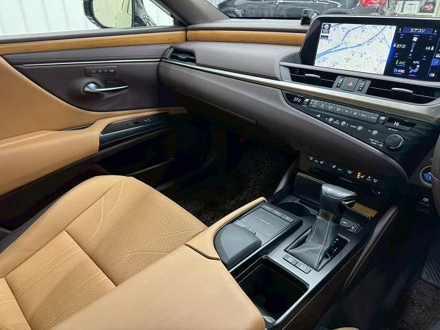 ES ES300h バージョンL ワンオーナー/茶革/サンルーフ/デジタルインナーミラーワイヤレス充電/全周囲カメラ/3眼LEDライト/シートヒーター&ベンチレーション/電動リアゲート/AC100V/ステアリングヒーター/BSM(65枚目)