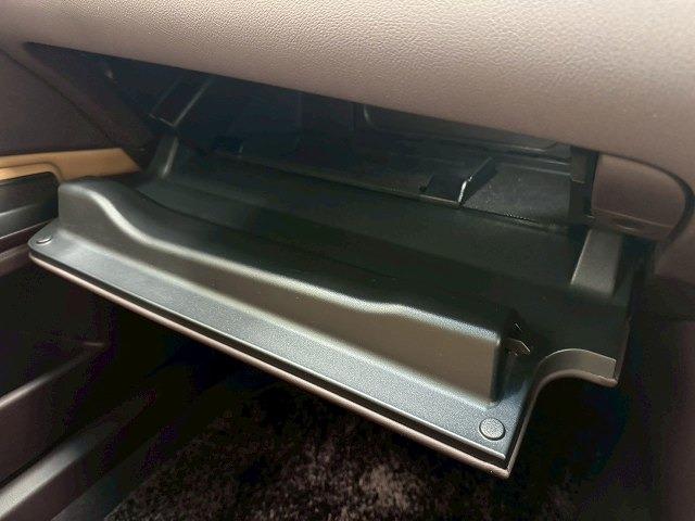 ES ES300h バージョンL ワンオーナー/茶革/サンルーフ/デジタルインナーミラーワイヤレス充電/全周囲カメラ/3眼LEDライト/シートヒーター&ベンチレーション/電動リアゲート/AC100V/ステアリングヒーター/BSM(69枚目)