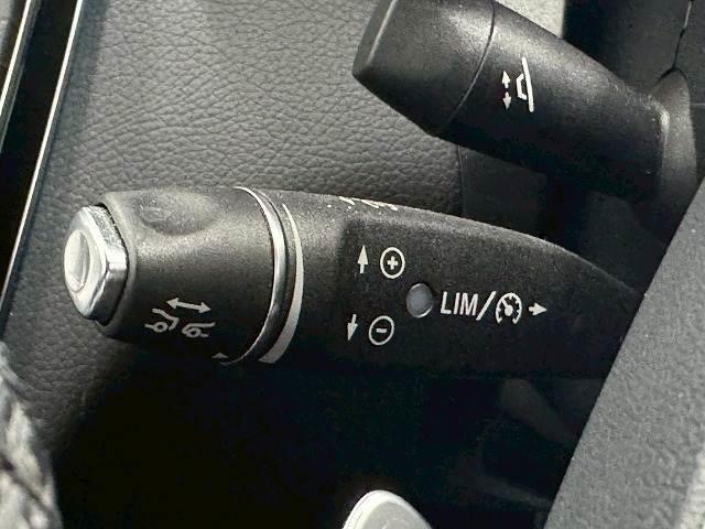 Cクラス C220dアバンギャルド AMGライン フルセグTV/黒革シート/バックカメラ/19inアルミ/レーダーセーフティPKG/シートヒーター/ブラインドスポット/クリアランスソナー/パドルシフト/ドライブレコーダー/シートメモリ/プッシュスター(5枚目)