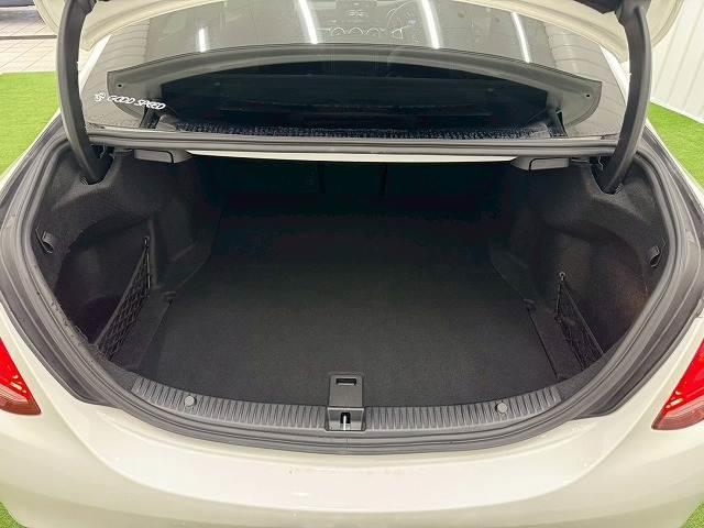 Cクラス C220dアバンギャルド AMGライン フルセグTV/黒革シート/バックカメラ/19inアルミ/レーダーセーフティPKG/シートヒーター/ブラインドスポット/クリアランスソナー/パドルシフト/ドライブレコーダー/シートメモリ/プッシュスター(11枚目)