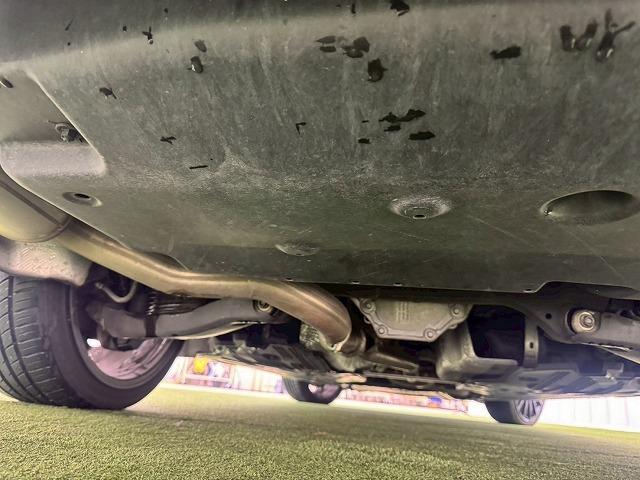 Cクラス C220dアバンギャルド AMGライン フルセグTV/黒革シート/バックカメラ/19inアルミ/レーダーセーフティPKG/シートヒーター/ブラインドスポット/クリアランスソナー/パドルシフト/ドライブレコーダー/シートメモリ/プッシュスター(12枚目)