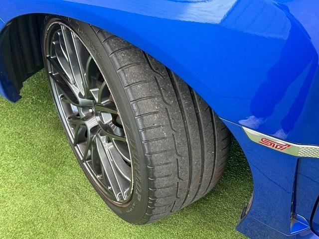 ＷＲＸ ＳＴＩ ＳＴＩ　大型リアスポイラー／フルセグＴＶ／バックカメラ／ＥＴＣ／ユーザー買取／ハーフレザー／ドライブレコーダー／プッシュスタート／６速ＭＴ／純正アルミ／ボディ同色ウインカーミラー／Ｂｌｕｅｔｏｏｔｈ接続／（22枚目）