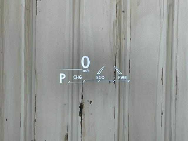 ＮＸ ＮＸ３００ｈ　Ｉパッケージ　全周囲カメラ／ブラインドスポット／オプション１８ｉｎアルミ／フルセグＴＶ／赤革シート／ヘッドアップディスプレイ／３眼ＬＥＤライト／シートヒーター／１０．３型ナビ／レーダークルーズ／電動リアゲート（7枚目）