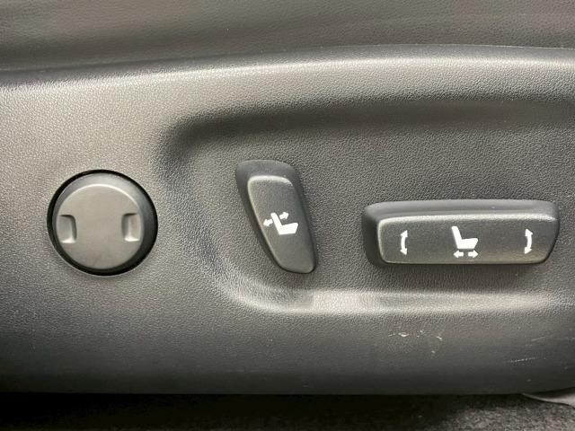 ＮＸ ＮＸ３００ｈ　Ｉパッケージ　全周囲カメラ／ブラインドスポット／オプション１８ｉｎアルミ／フルセグＴＶ／赤革シート／ヘッドアップディスプレイ／３眼ＬＥＤライト／シートヒーター／１０．３型ナビ／レーダークルーズ／電動リアゲート（67枚目）