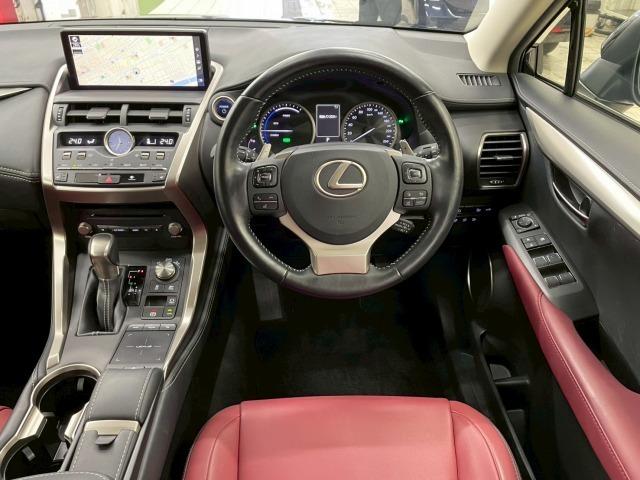 ＮＸ ＮＸ３００ｈ　Ｉパッケージ　全周囲カメラ／ブラインドスポット／オプション１８ｉｎアルミ／フルセグＴＶ／赤革シート／ヘッドアップディスプレイ／３眼ＬＥＤライト／シートヒーター／１０．３型ナビ／レーダークルーズ／電動リアゲート（70枚目）