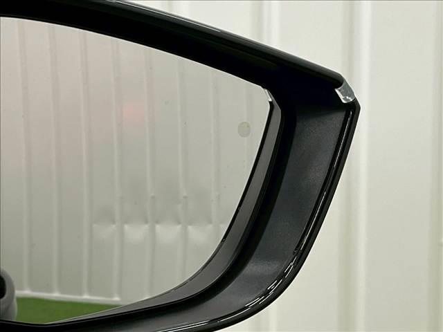 Ｃ５ Ｘ シャインパック　サンルーフ／全周囲カメラ／デジタルインナーミラー／黒革シート／ＡｐｐｌｅＣａｒＰｌａｙ／電動シート／シートヒーター＆ベンチレーション／純正ナビ／電動リアゲート／レーダークルーズ／ブラインドスポット（8枚目）