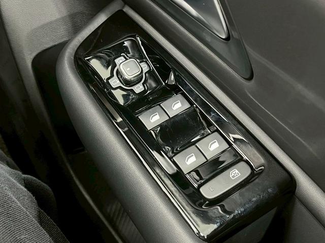 Ｃ５ Ｘ シャインパック　サンルーフ／全周囲カメラ／デジタルインナーミラー／黒革シート／ＡｐｐｌｅＣａｒＰｌａｙ／電動シート／シートヒーター＆ベンチレーション／純正ナビ／電動リアゲート／レーダークルーズ／ブラインドスポット（47枚目）