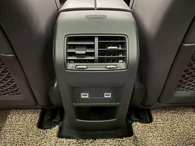 Ｃ５ Ｘ シャインパック　サンルーフ／全周囲カメラ／デジタルインナーミラー／黒革シート／ＡｐｐｌｅＣａｒＰｌａｙ／電動シート／シートヒーター＆ベンチレーション／純正ナビ／電動リアゲート／レーダークルーズ／ブラインドスポット（64枚目）