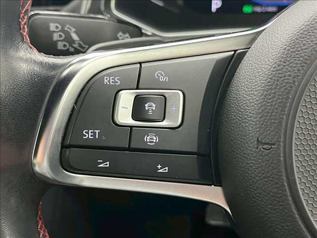 Ｔ－ロック ＴＤＩ　スポーツ　フルセグＴＶ／ＡｐｐｌｅＣａｒＰｌａｙ／レーダークルーズ／電動リアゲート／ブラインドスポット／バックカメラ／ＣＤデッキ／デジタルメーター／ＥＴＣ／パドルシフト／プッシュスタート／ステアリングリモコン（5枚目）