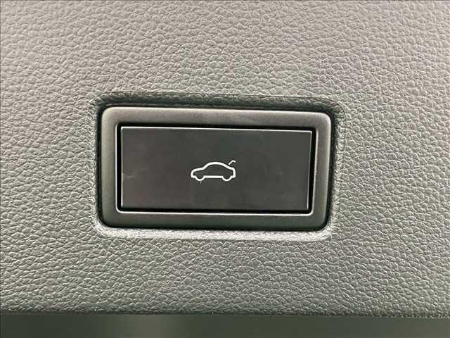 Ｔ－ロック ＴＤＩ　スポーツ　フルセグＴＶ／ＡｐｐｌｅＣａｒＰｌａｙ／レーダークルーズ／電動リアゲート／ブラインドスポット／バックカメラ／ＣＤデッキ／デジタルメーター／ＥＴＣ／パドルシフト／プッシュスタート／ステアリングリモコン（6枚目）