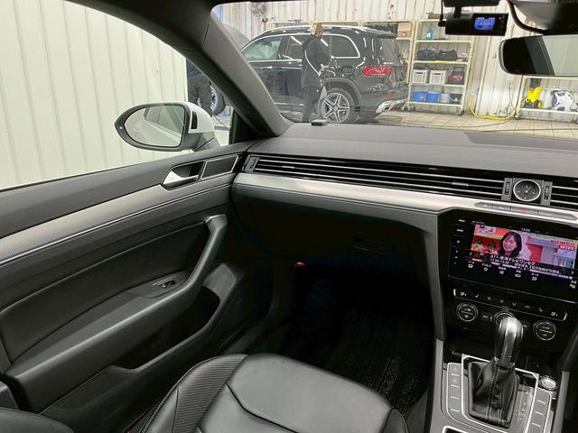 アルテオン ＴＳＩ　４モーション　Ｒラインアドバンス　デジタルインナーミラー／フルセグＴＶ／全周囲カメラ／黒革シート／全席シートヒーター／ＡｐｐｌｅＣａｒＰｌａｙ／ドライブレコーダー／電動リアゲート／クリアランスソナー／レーダークルーズ／ブライドスポット（38枚目）