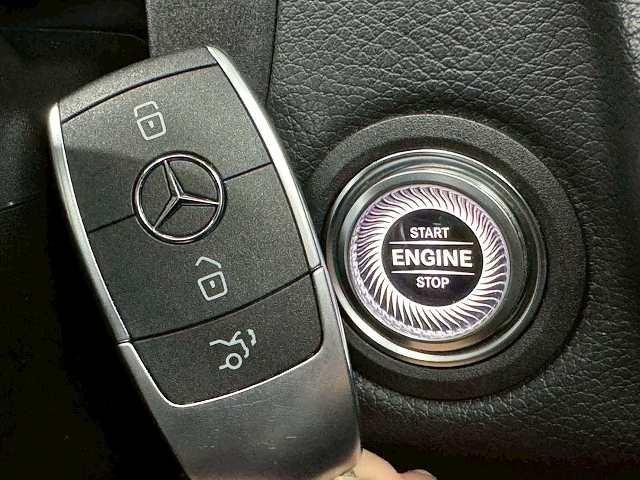 Cクラスステーションワゴン C220d ワゴンアバンギャルド AMGライン AppleCarPlay/フルセグTV/黒革シート/バックカメラ/ETC/レーダークルーズ/ブラインドスポット/エアサスペンション/シートメモリ/シートヒーター/ドライブレコーダー/アンビエントライト(51枚目)