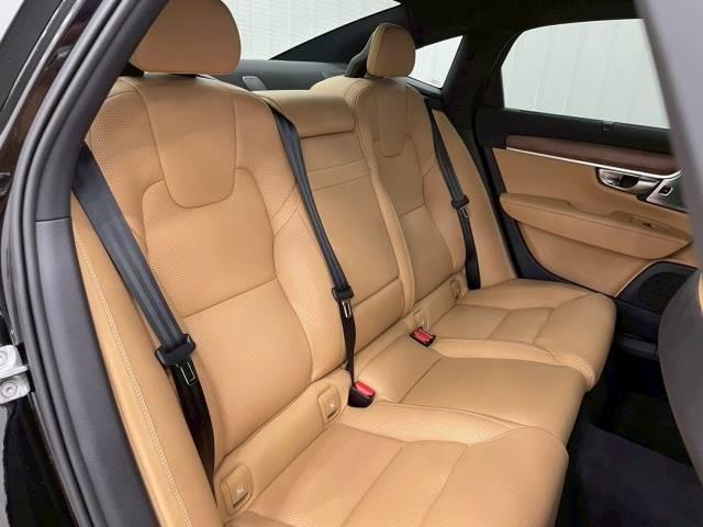 Ｓ９０ Ｔ６　ＡＷＤ　インスクリプション　サンルーフ／全周囲カメラ／茶革シート／ＡｐｐｌｅＣａｒＰｌａｙ／Ｂｏｗｅｒｓ＆Ｗｉｌｋｉｎｓ／フルセグＴＶ／電動リアゲート／ヘッドアップディスプレイ／シートヒーター／シートメモリ／クリアランスソナー（10枚目）