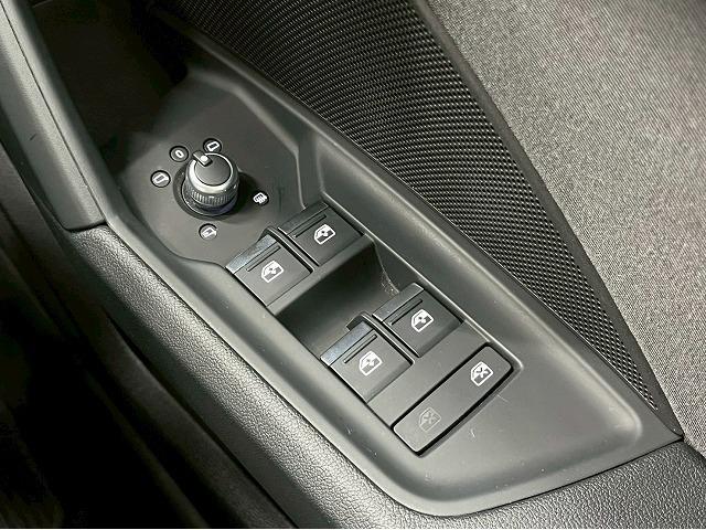 Ａ３ スポーツバック３０ＴＦＳＩ　黒革／フルセグＴＶ／バックカメラ／レーダークルーズコントロール／ＥＴＣ車載器／シートヒーター／シートクーラー／ステアリングスイッチ／（40枚目）