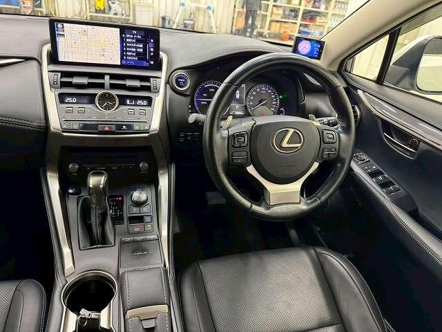 ＮＸ ＮＸ３００ｈ　バージョンＬ　ワンオーナー／全周囲カメラ／ブラインドスポット／ＡＣ１００Ｖ／ヘッドアップディスプレイ／レーダークルーズ／フルセグＴＶ／３眼ＬＥＤライト／電動リアゲート／シートヒーター＆シートクーラー／ＥＴＣ（42枚目）