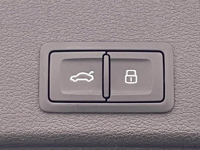 Ａ４アバント ３５ＴＦＳＩ　Ｓライン　ＳラインプラスＰＫＧ／マトリクスＬＥＤヘッドライト／アシスタンスＰＫＧ／ワイヤレス充電／シートヒーター／シートメモリ／ＡｐｐｌｅＣａｒＰｌａｙ／ＥＴＣ／電動リアゲート／パドルシフト／レーダークルーズ（7枚目）