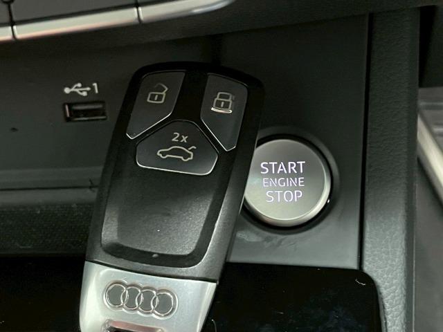 Ａ４アバント ３５ＴＦＳＩ　Ｓライン　ＳラインプラスＰＫＧ／マトリクスＬＥＤヘッドライト／アシスタンスＰＫＧ／ワイヤレス充電／シートヒーター／シートメモリ／ＡｐｐｌｅＣａｒＰｌａｙ／ＥＴＣ／電動リアゲート／パドルシフト／レーダークルーズ（59枚目）