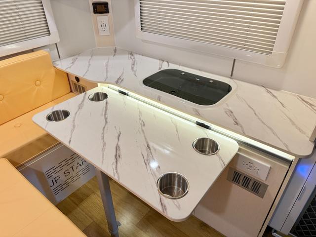 ハイゼットトラック 　ＪＰスター　ハッピーワンプラス　エアコン　リチウム４００Ａｈ　足回り強化　４ＷＤ　ソーラーパネル　ＦＦヒーター　冷蔵庫　電子レンジ　インバーター　スマートアシスト　ＪＰＳＴＡＲ－Ｈａｐｐｙ１＋（10枚目）