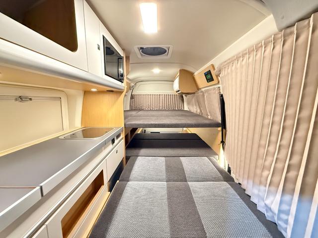 ハイエースバン 　トイファクトリー　バレイア　家庭用エアコン　ＦＦヒーター　冷蔵庫　電子レンジ　１５００Ｗインバーター　ＭＡＸファン　シンク　外部電源　アルパイン１１インチ　デジタルインナーミラー　セーフティセンス（7枚目）