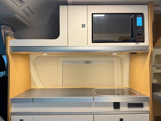 ハイエースバン 　トイファクトリー　バレイア　家庭用エアコン　ＦＦヒーター　冷蔵庫　電子レンジ　１５００Ｗインバーター　ＭＡＸファン　シンク　外部電源　アルパイン１１インチ　デジタルインナーミラー　セーフティセンス（13枚目）