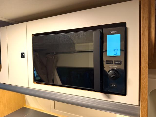 ハイエースバン 　トイファクトリー　バレイア　家庭用エアコン　ＦＦヒーター　冷蔵庫　電子レンジ　１５００Ｗインバーター　ＭＡＸファン　シンク　外部電源　アルパイン１１インチ　デジタルインナーミラー　セーフティセンス（15枚目）