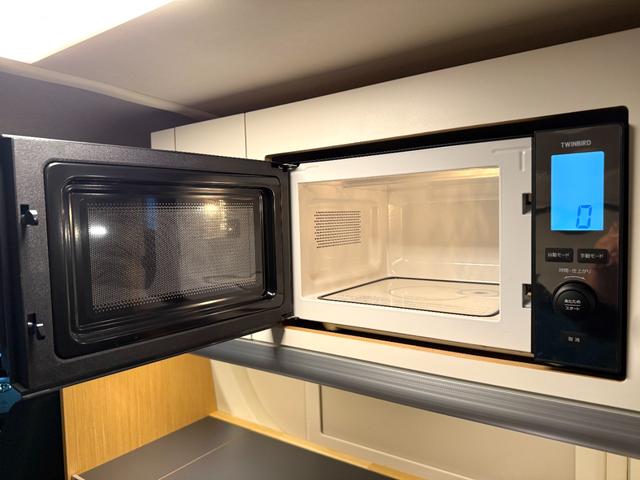 ハイエースバン 　トイファクトリー　バレイア　家庭用エアコン　ＦＦヒーター　冷蔵庫　電子レンジ　１５００Ｗインバーター　ＭＡＸファン　シンク　外部電源　アルパイン１１インチ　デジタルインナーミラー　セーフティセンス（16枚目）