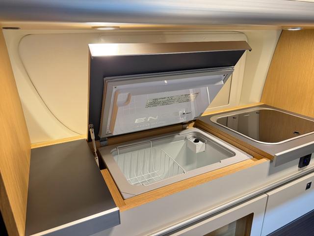 ハイエースバン 　トイファクトリー　バレイア　家庭用エアコン　ＦＦヒーター　冷蔵庫　電子レンジ　１５００Ｗインバーター　ＭＡＸファン　シンク　外部電源　アルパイン１１インチ　デジタルインナーミラー　セーフティセンス（17枚目）