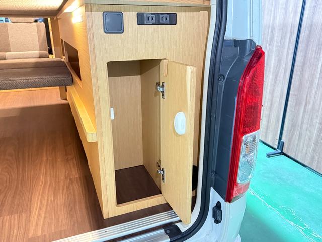ハイエースバン 　トイファクトリー　バレイア　家庭用エアコン　ＦＦヒーター　冷蔵庫　電子レンジ　１５００Ｗインバーター　ＭＡＸファン　シンク　外部電源　アルパイン１１インチ　デジタルインナーミラー　セーフティセンス（25枚目）
