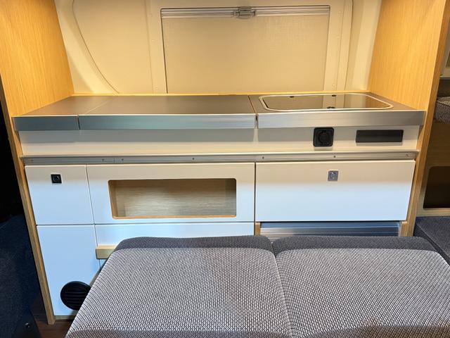 ハイエースバン 　トイファクトリー　バレイア　家庭用エアコン　ＦＦヒーター　冷蔵庫　電子レンジ　１５００Ｗインバーター　ＭＡＸファン　シンク　外部電源　アルパイン１１インチ　デジタルインナーミラー　セーフティセンス（29枚目）