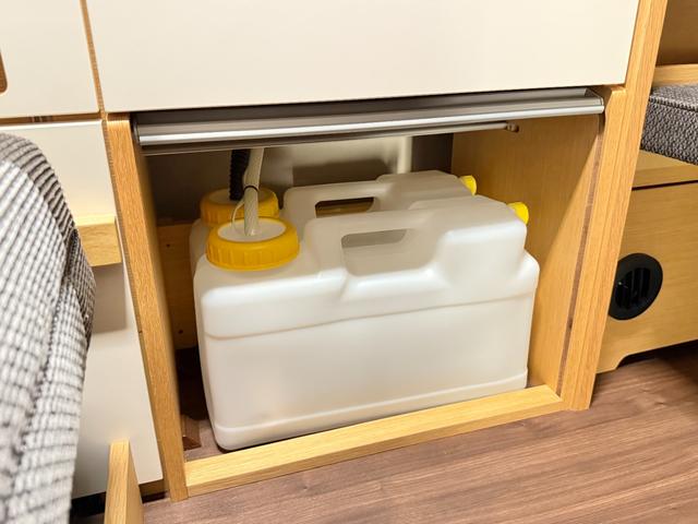 ハイエースバン 　トイファクトリー　バレイア　家庭用エアコン　ＦＦヒーター　冷蔵庫　電子レンジ　１５００Ｗインバーター　ＭＡＸファン　シンク　外部電源　アルパイン１１インチ　デジタルインナーミラー　セーフティセンス（31枚目）