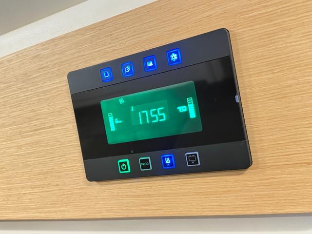 ハイエースバン 　トイファクトリー　バレイア　家庭用エアコン　ＦＦヒーター　冷蔵庫　電子レンジ　１５００Ｗインバーター　ＭＡＸファン　シンク　外部電源　アルパイン１１インチ　デジタルインナーミラー　セーフティセンス（33枚目）