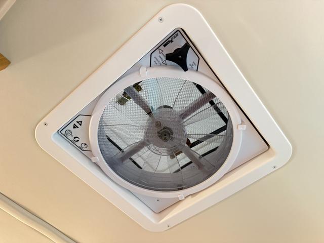 ハイエースバン 　トイファクトリー　バレイア　家庭用エアコン　ＦＦヒーター　冷蔵庫　電子レンジ　１５００Ｗインバーター　ＭＡＸファン　シンク　外部電源　アルパイン１１インチ　デジタルインナーミラー　セーフティセンス（34枚目）
