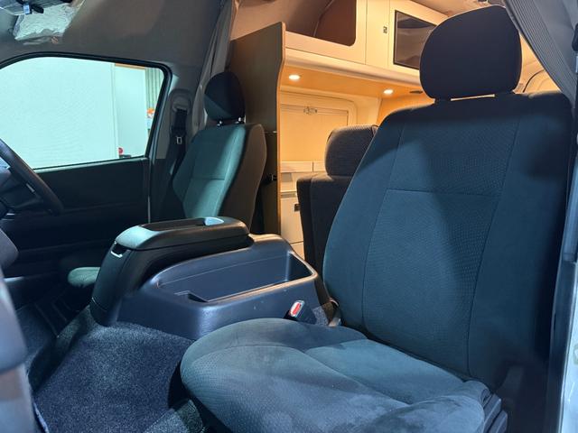 ハイエースバン 　トイファクトリー　バレイア　家庭用エアコン　ＦＦヒーター　冷蔵庫　電子レンジ　１５００Ｗインバーター　ＭＡＸファン　シンク　外部電源　アルパイン１１インチ　デジタルインナーミラー　セーフティセンス（57枚目）
