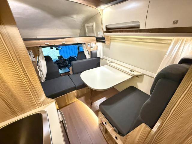 カムロード 　バンテック　ジル５２０　４ＷＤ　ダブルタイヤ　ディーゼル　家庭用エアコン　ＦＦヒーター　ソーラーパネル　温水　シャワー　ソーラーパネル　冷蔵庫　電子レンジ　ＭＡＸファン　２口コンロ　トイレ　安全機能（9枚目）